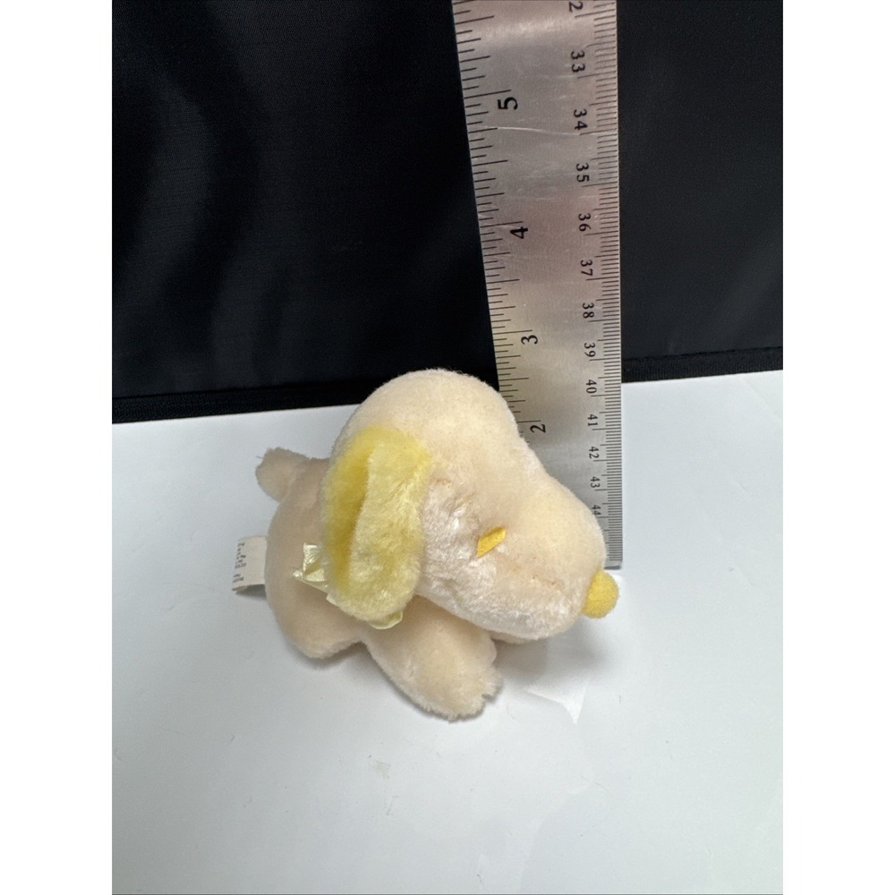 Snoopy Laying Small Plush Animal Yellow Ears Rattle Baby Rare‎